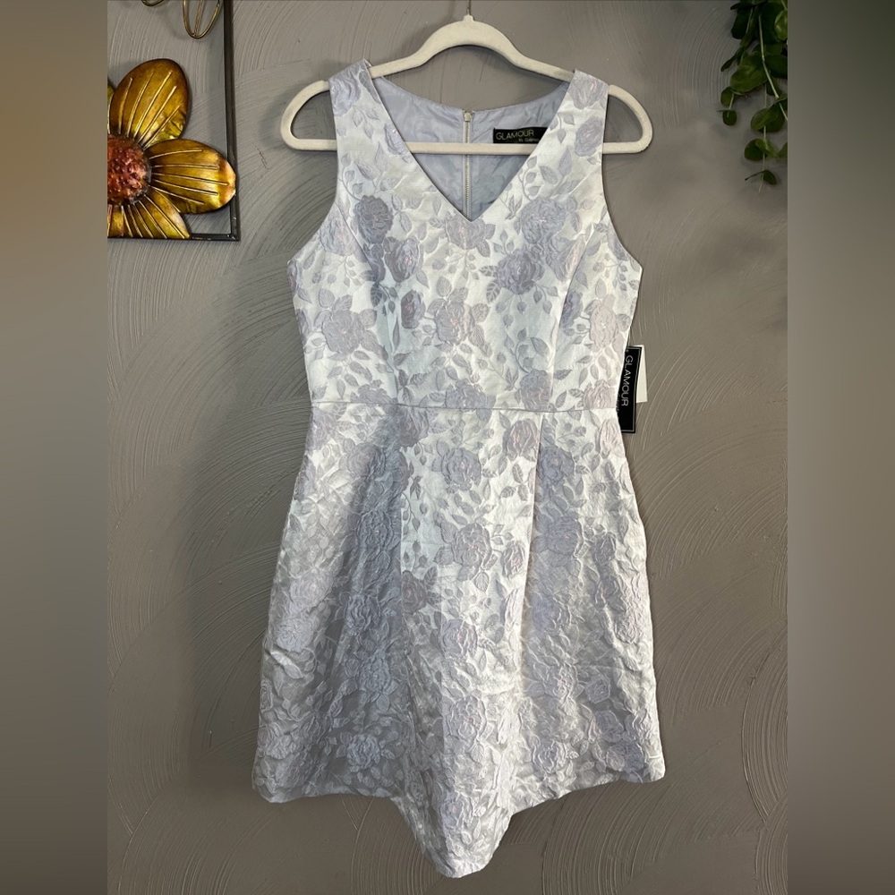 NWT. Elegant Floral Jacquard Sleeveless Dress